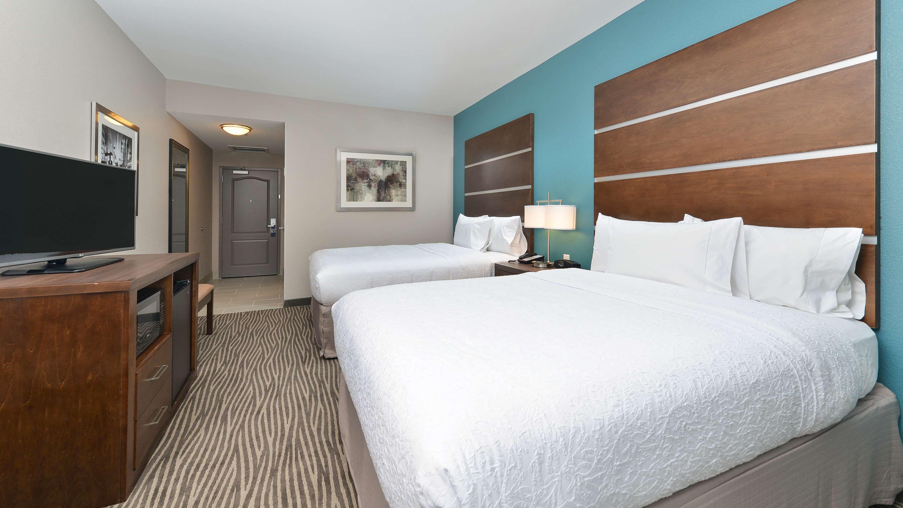 Hampton Inn & Suites Des Moines Downtown Экстерьер фото