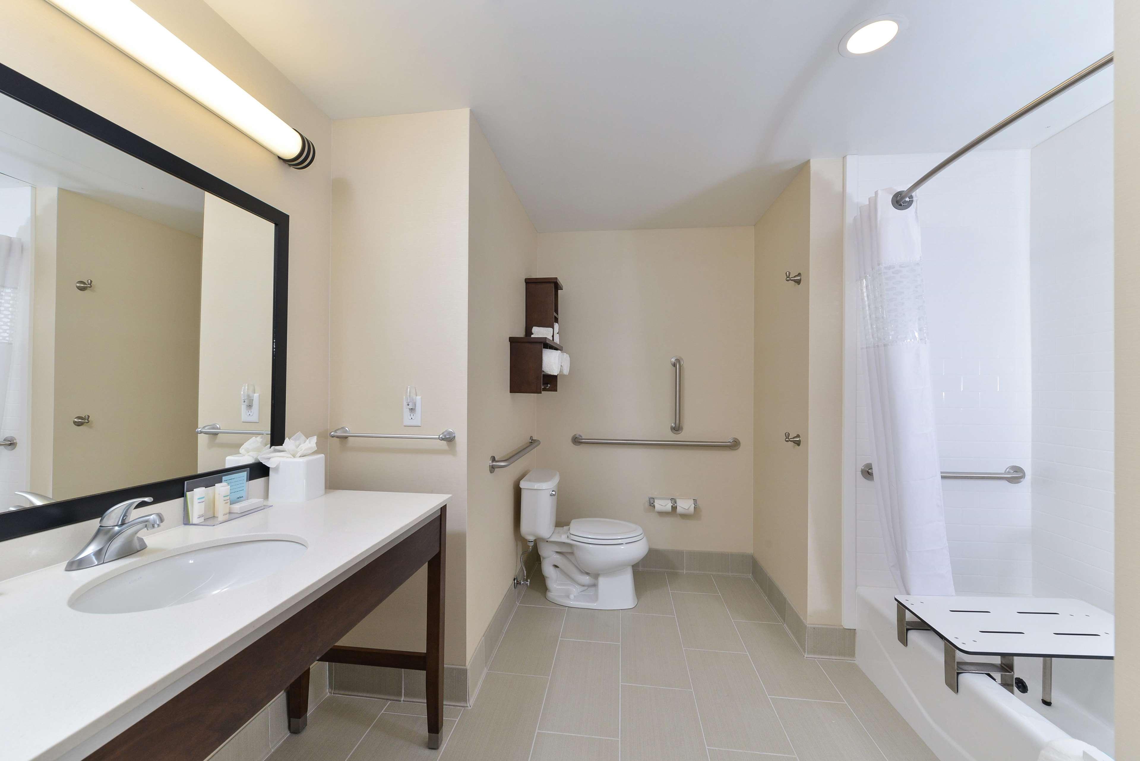 Hampton Inn & Suites Des Moines Downtown Экстерьер фото