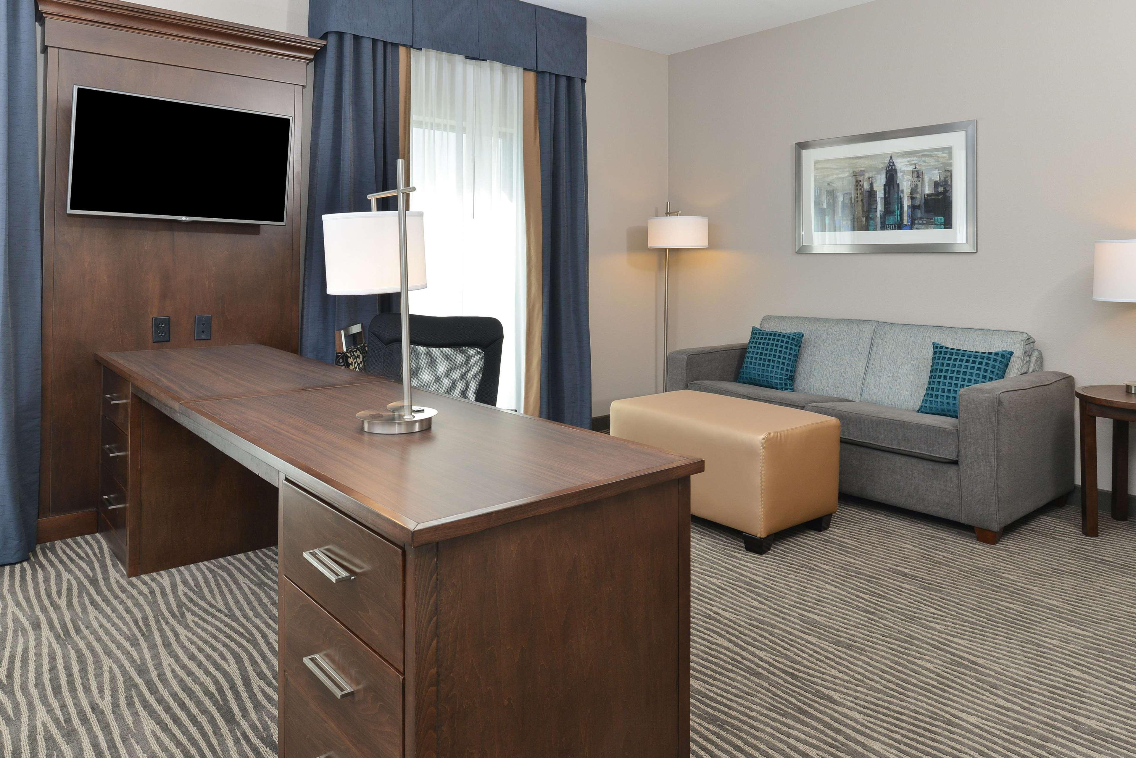 Hampton Inn & Suites Des Moines Downtown Экстерьер фото