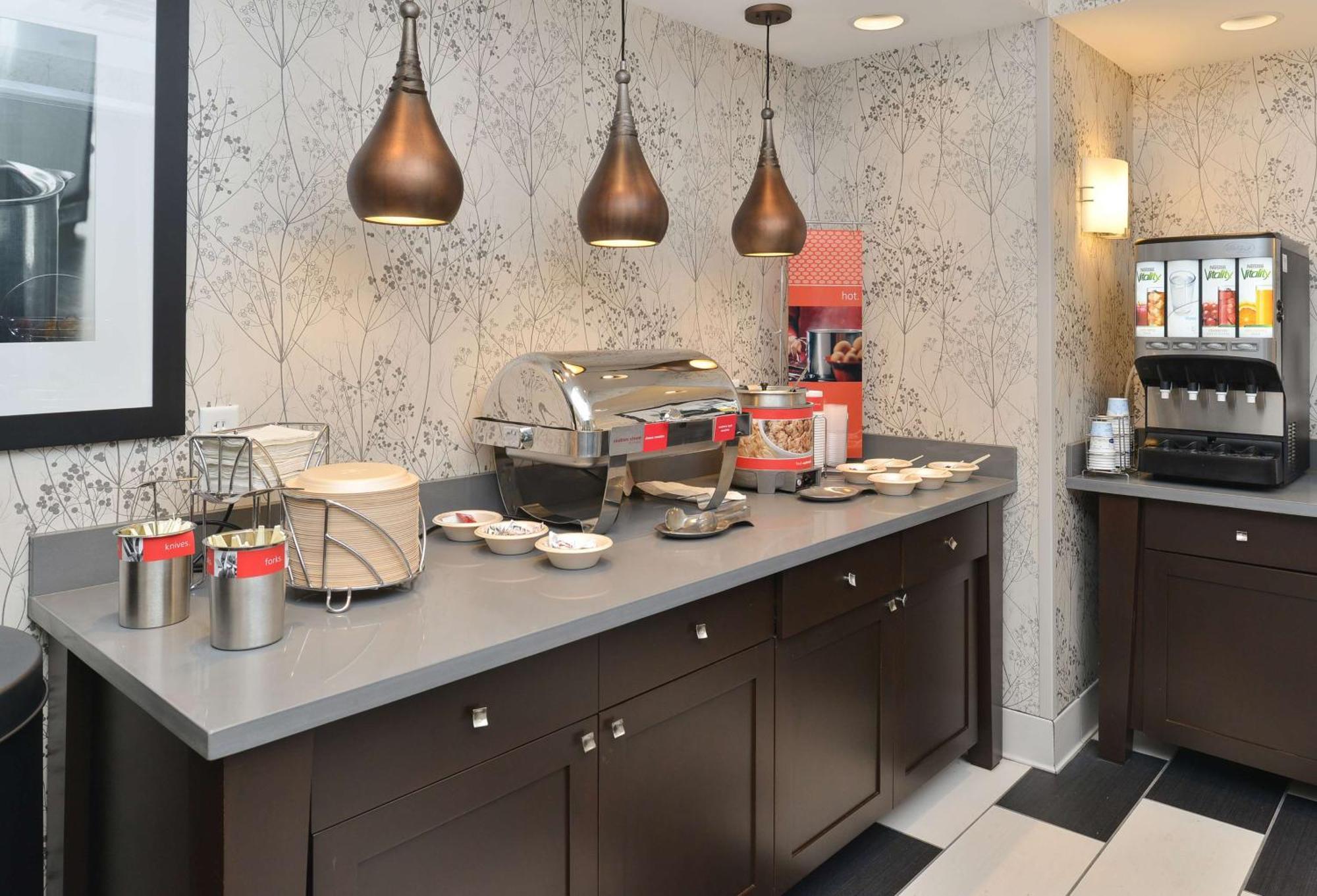 Hampton Inn & Suites Des Moines Downtown Экстерьер фото