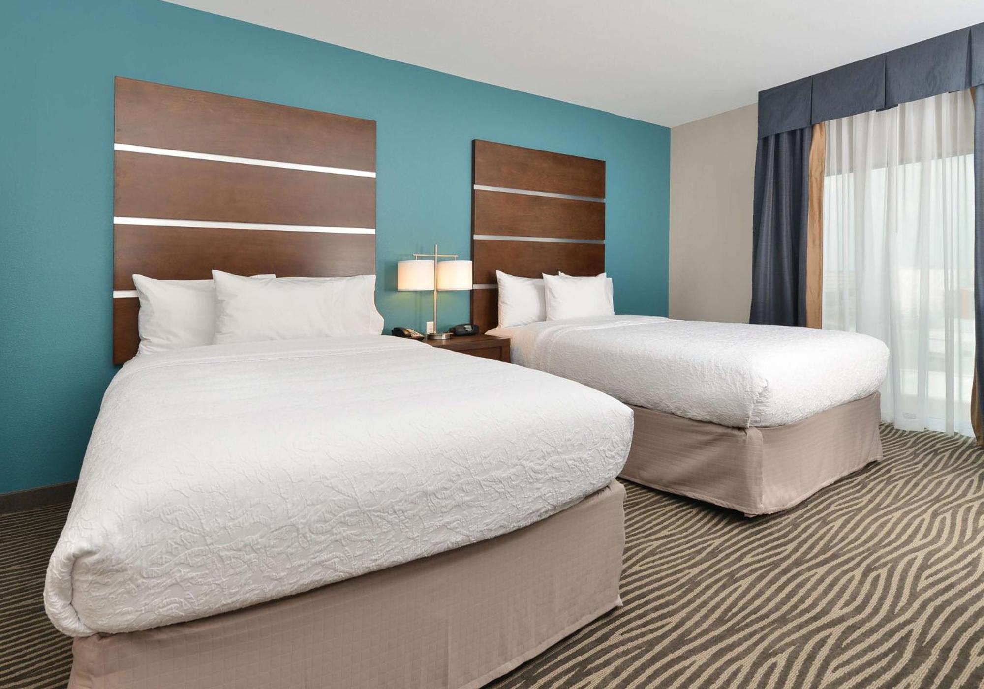Hampton Inn & Suites Des Moines Downtown Экстерьер фото