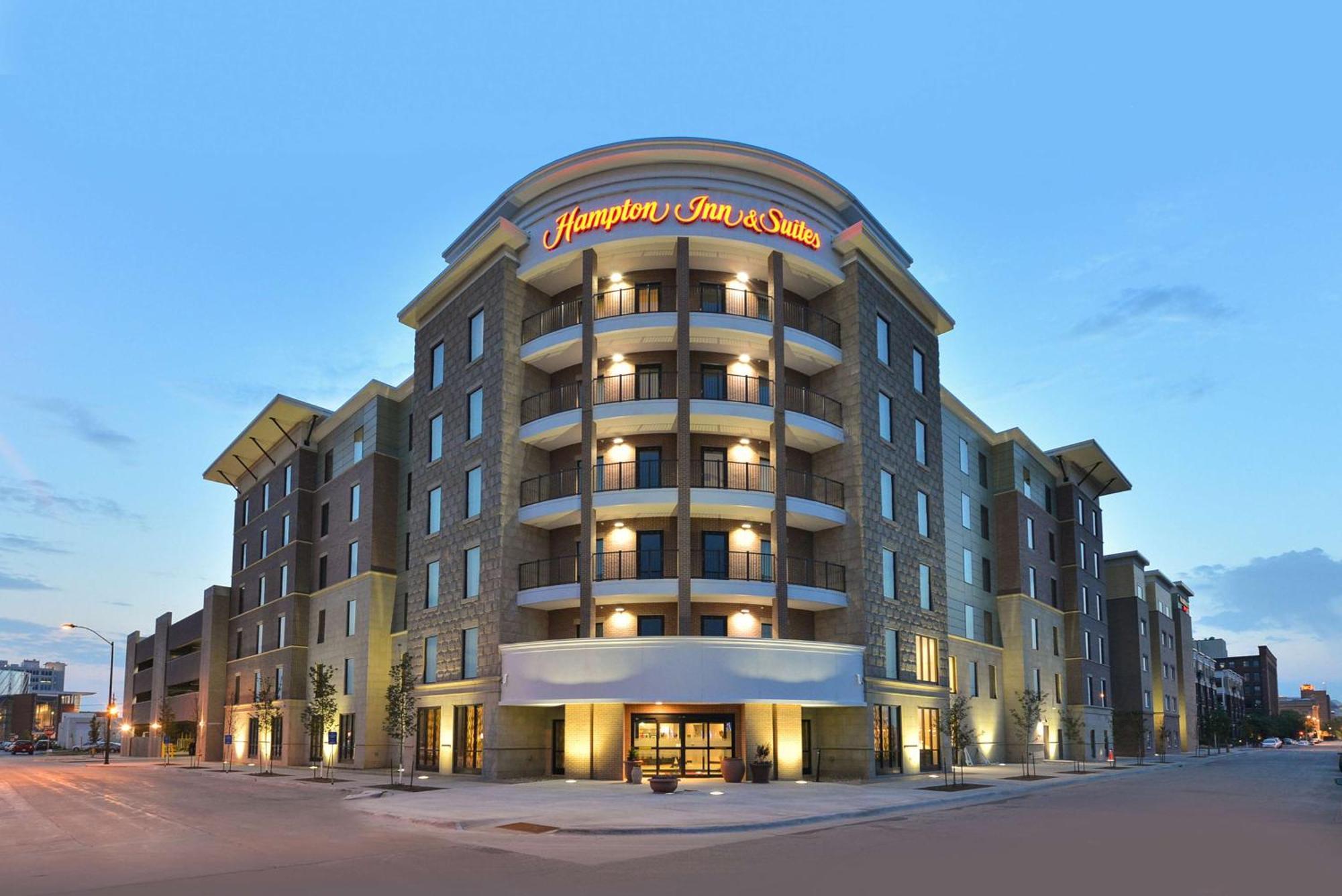 Hampton Inn & Suites Des Moines Downtown Экстерьер фото